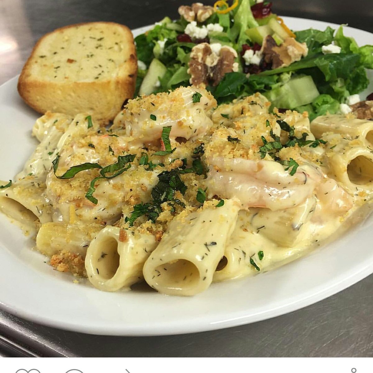 FIVEchattanooga's tweet photo. Meatless Monday feature | veggie-fied Shrimp Rigatoni. The patio is open &amp; we have live jazz! #75injanuary #eatFIVE https://t.co/bcdQdA2xYj