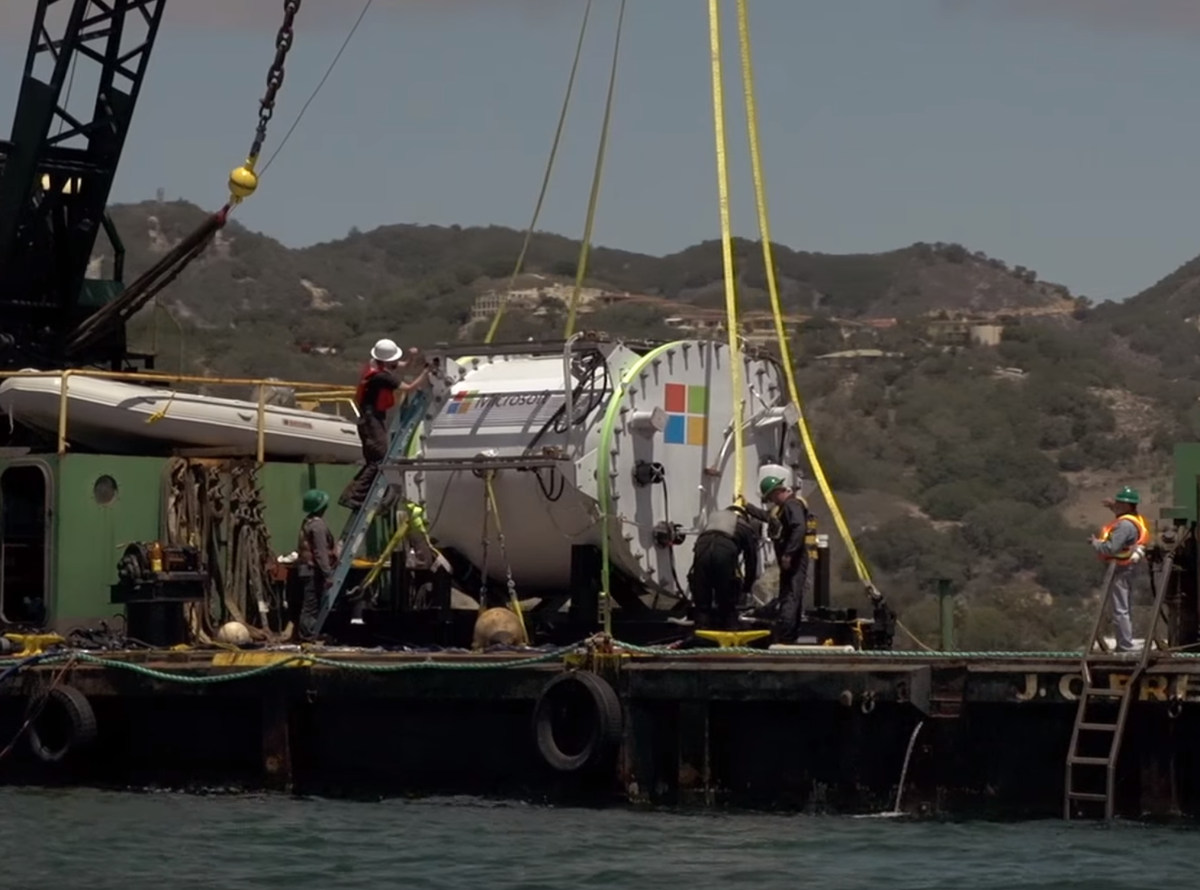 PopSci's tweet photo. This is why Microsoft is putting data servers in the ocean https://t.co/1u7HYdwxZe https://t.co/7cI3Gtco03