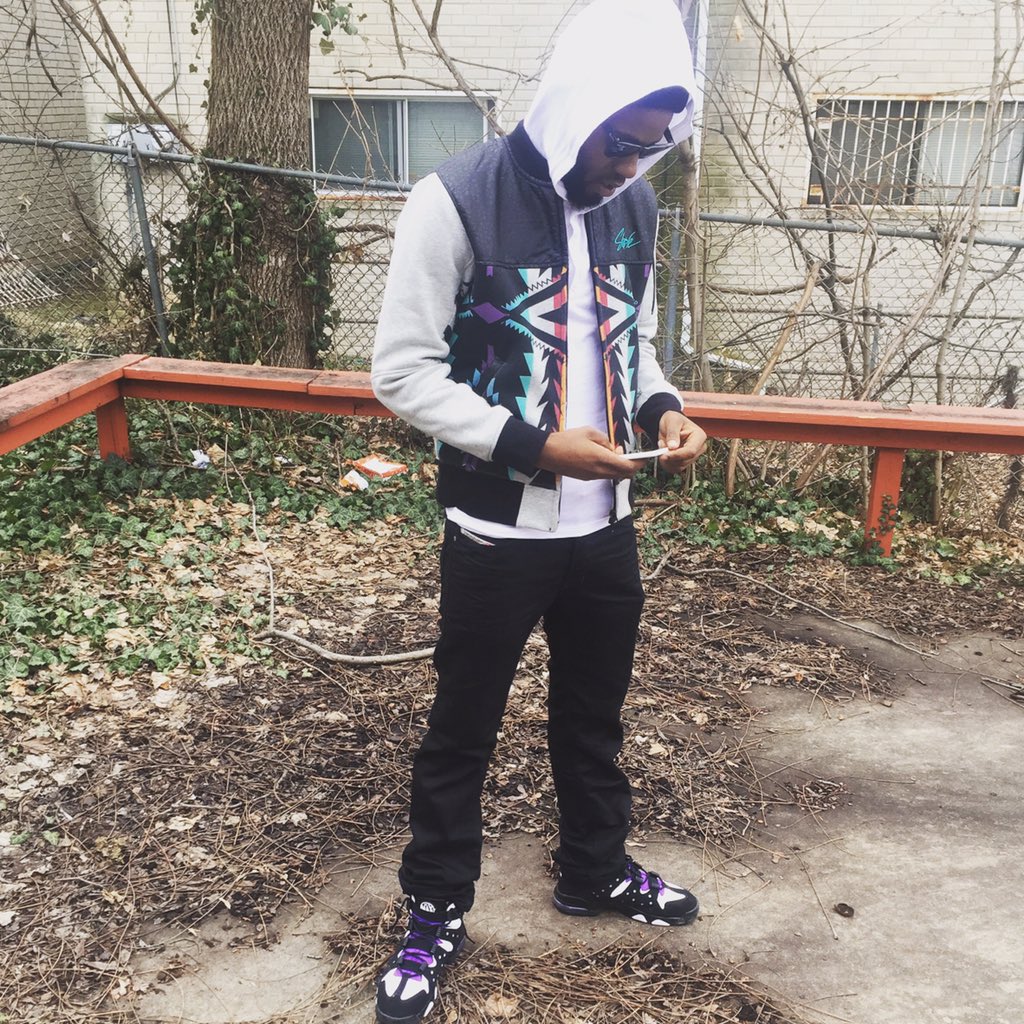 Ss_Rico24's tweet photo. Never ran off on the plug▫️🏃🏿🔌, thats why he show me love▫️▫️, he dont rush me I get wit Em when I'm done😎💵 #SsFlow https://t.co/6bNd5bDb2U