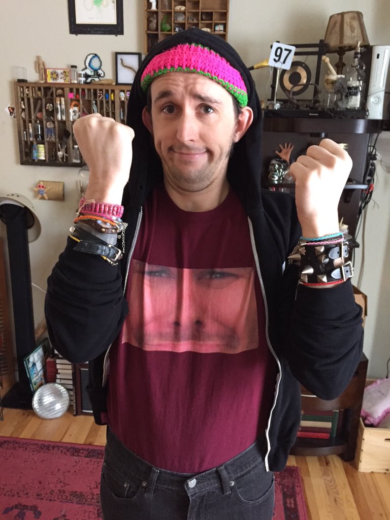 _KrisWilson_'s tweet photo. My fiancée got me @h3h3productions shirts and I kicked her ass to the curb so my kissing pranks can get SEXUAAAAAAAL https://t.co/EYCeu8OfME