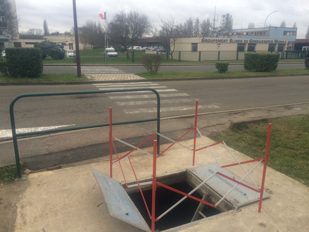 3D1G's tweet photo. Opération de sectorisation de #fuite d'eau sur le plus grand site de la #Gendarmerie. Méthodologie en maître mot ! https://t.co/olBVzKyJNJ