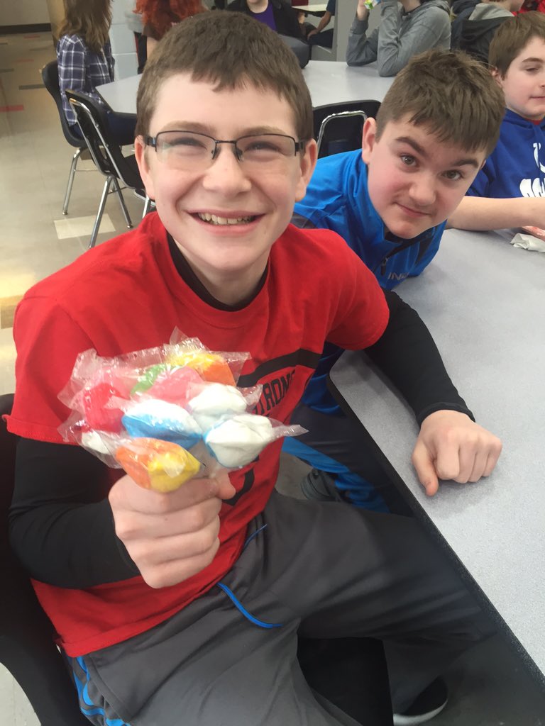SMShawks's tweet photo. #CelebrateMonday #MundyStrong https://t.co/6VUDcu1i9q