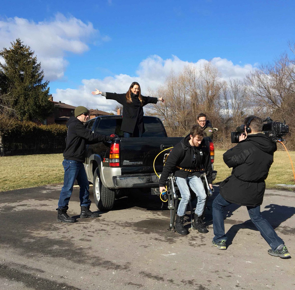 DailyPlanet's tweet image. TONIGHT on #DailyPlanet #InventThis @The_Hacksmith will lift a car! See it to believe it - in 15min @DiscoveryCanada