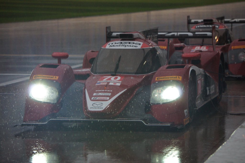 michaellgoodwin's tweet photo. @MazdaRacing #Rolex24 #bigboycamera https://t.co/Vy9zLdC9NG