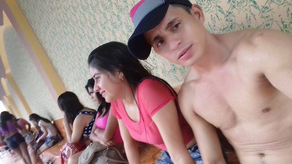 keylaSaRAnGo301's tweet photo. te amo amor miio 😍  👫 https://t.co/eEFeGhszvU
