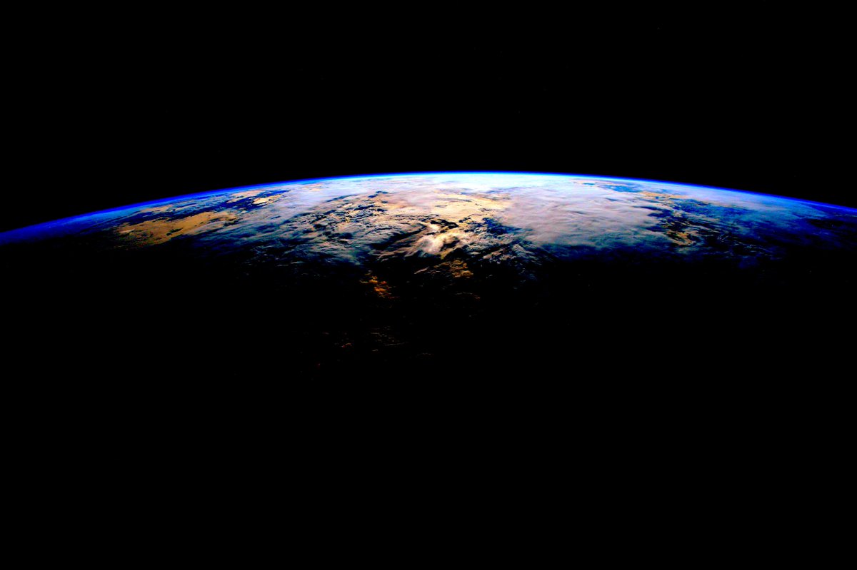 Day 311. When you think of beautiful things. Don't forget Earth. #GoodNight from @space_station! #YearInSpace