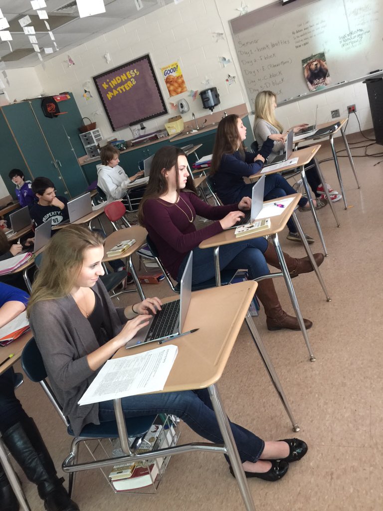Ribeirobms8's tweet photo. Nice job working on those papers today. https://t.co/baRltRgaQD