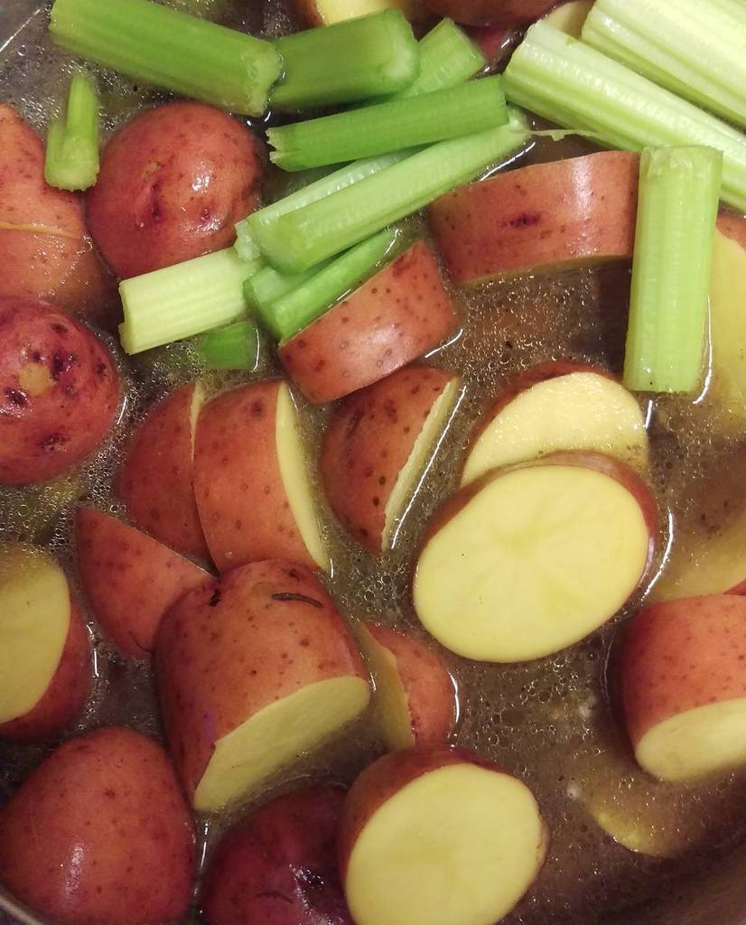 mejoramihogar's tweet photo. Dinner time. #vegetables #beef #soup #yummy #delicious #familytime https://t.co/MFlaVATtSE https://t.co/KtCMUDBxFC