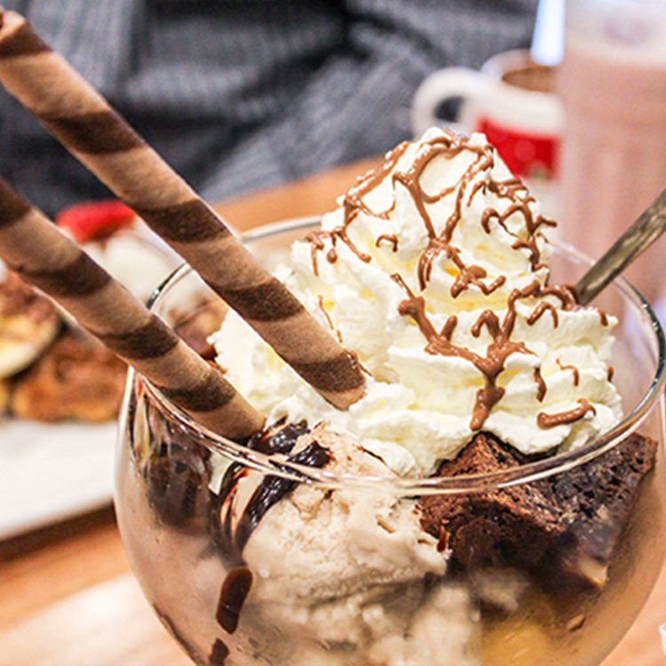 OliverBrownCafe's tweet photo. Sundae's are best enjoyed with a big spoon and an even bigger smile! ;) Thankyou @Msbrulee for your share! https://t.co/VP07NYnow9