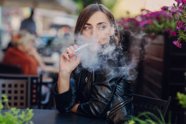 LAWEEDCARD's tweet photo. Public Consumption of #MedicalMarijuana Now Permitted in #Ontario - https://t.co/SYIvvJ0Xv5  #canada https://t.co/JaoVo8xpBY