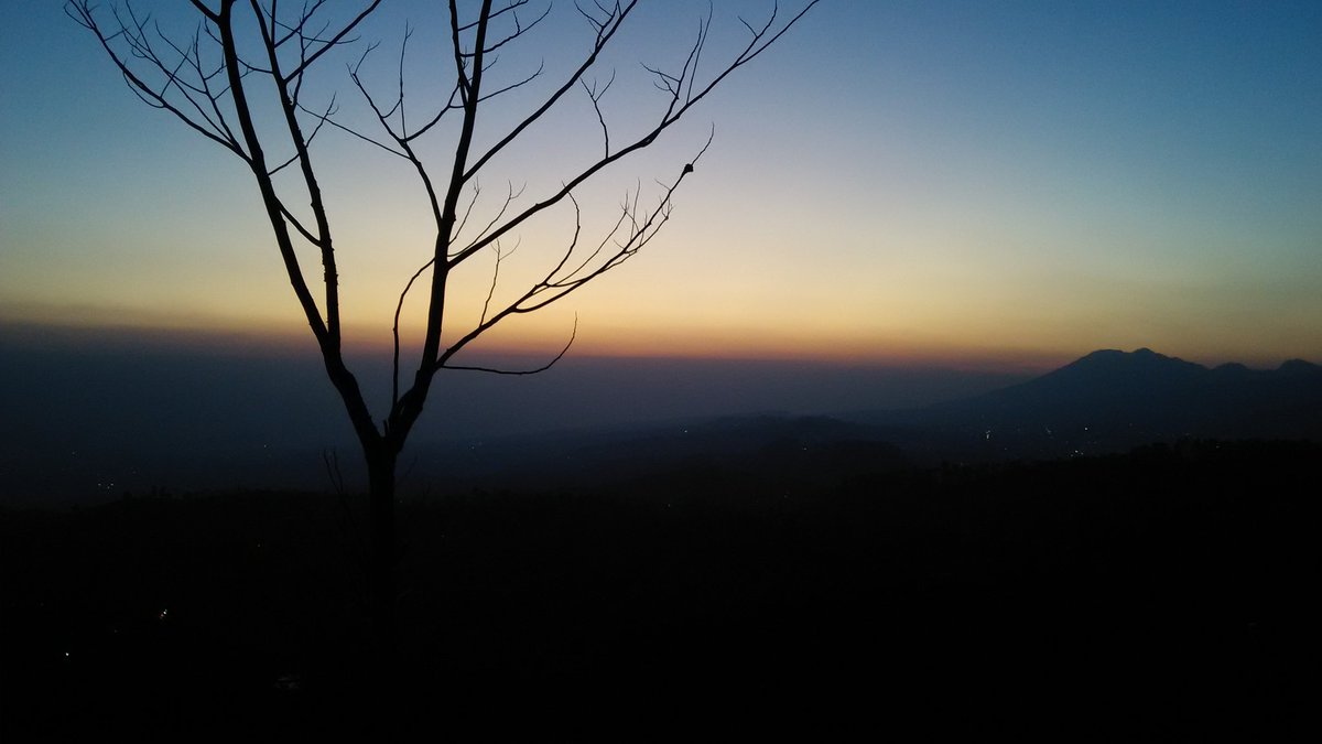 ryanofsorrow's tweet photo. Sunset di Puncak Bintang, Bandung @xiaomiindonesia @MiFans_Bandung  #redmi1s ga pake edit editan https://t.co/pcBEJugovU