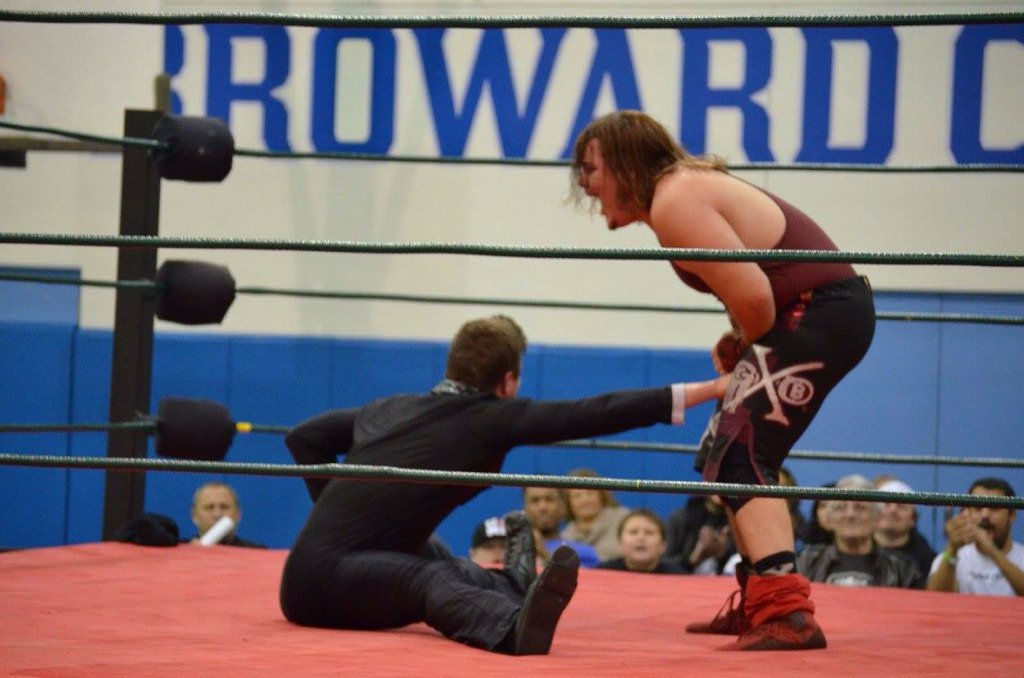 SteveMesa's tweet photo. Behind the ref's back, @HenryMaxwellCHI hits @WBGabrielBlack below the belt @RONINpw #Ronin9 https://t.co/gTDkceAYLZ