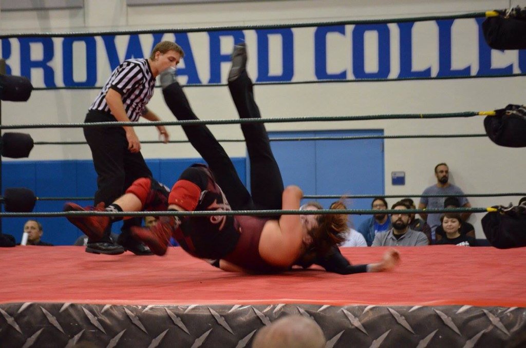 SteveMesa's tweet photo. @WBGabrielBlack took @HenryMaxwellCHI to #SuplexCity and it's taking toll on the champ @RONINpw #Ronin9 https://t.co/LN4GiWRKjh