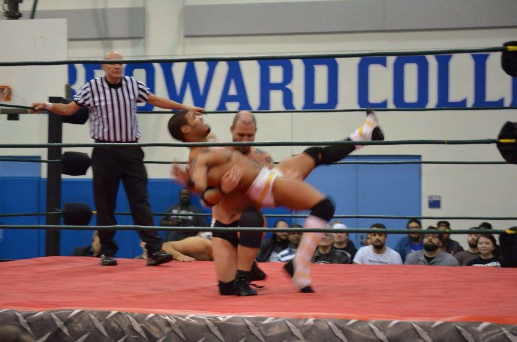 SteveMesa's tweet photo. @RealAaronEpic hits @DezmondXavier with a massive backbreaker @RONINpw #Ronin9 https://t.co/urvmAOEjkj