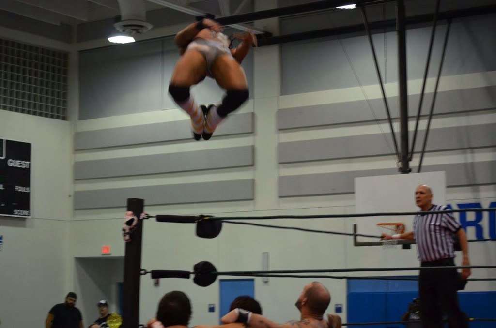 SteveMesa's tweet photo. #ShootingStarPress from @DezmondXavier to the floor @RONINpw #Ronin9 https://t.co/zVukDZwYWh