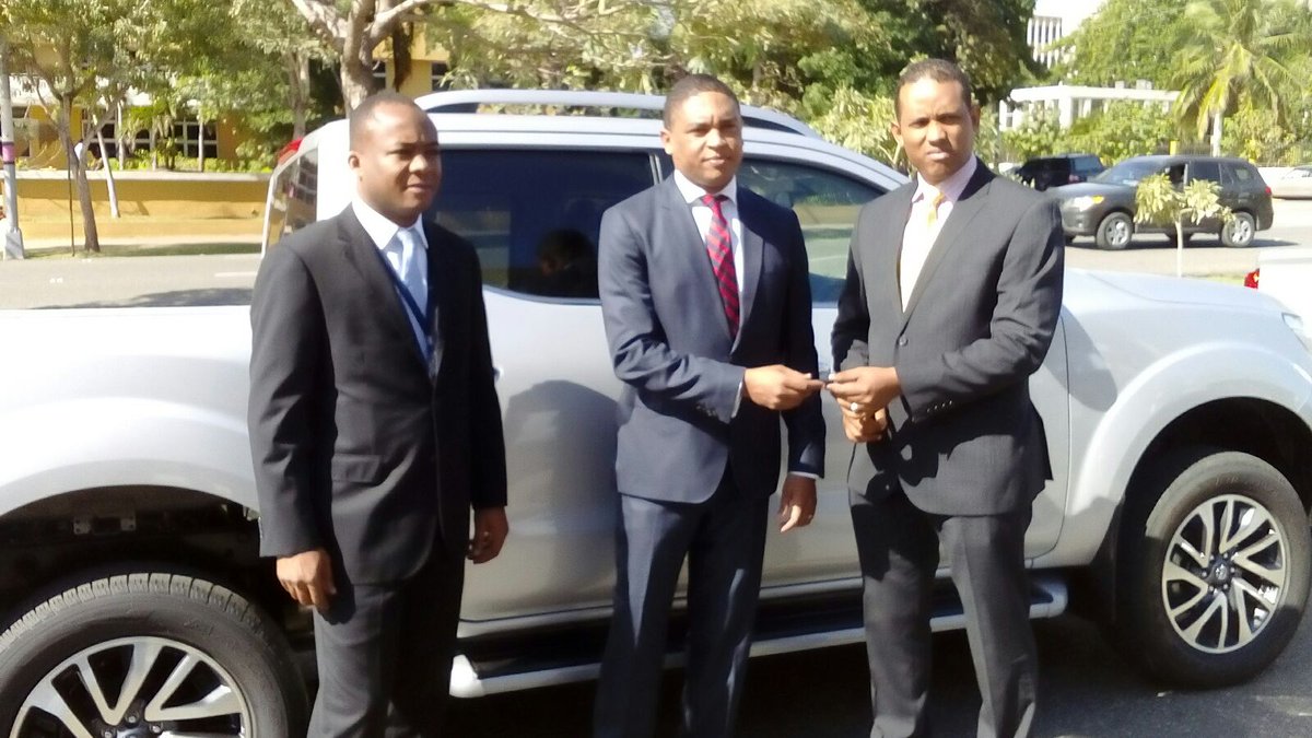 pgaserd's tweet image. Procurador General entrega vehículos para combatir fraude energético. on.fb.me/1PNIhSZ