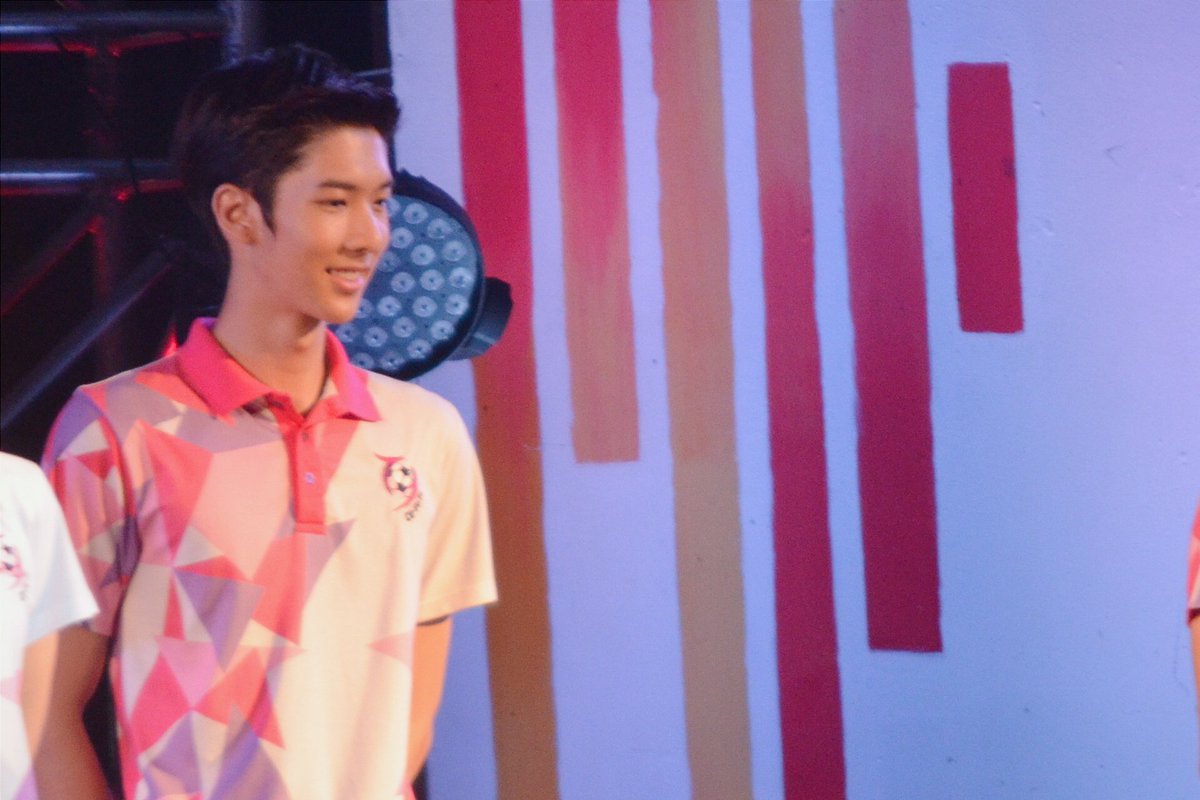 ppisax's tweet photo. ในส่วนของงานเมื่อวานนั้น เลือดเหลืองแดงมันแรงนัก ไม่คิดกบฏเลยจริง ๆ 55555555555555555 #yellowredcountdown https://t.co/956UFDqLUa