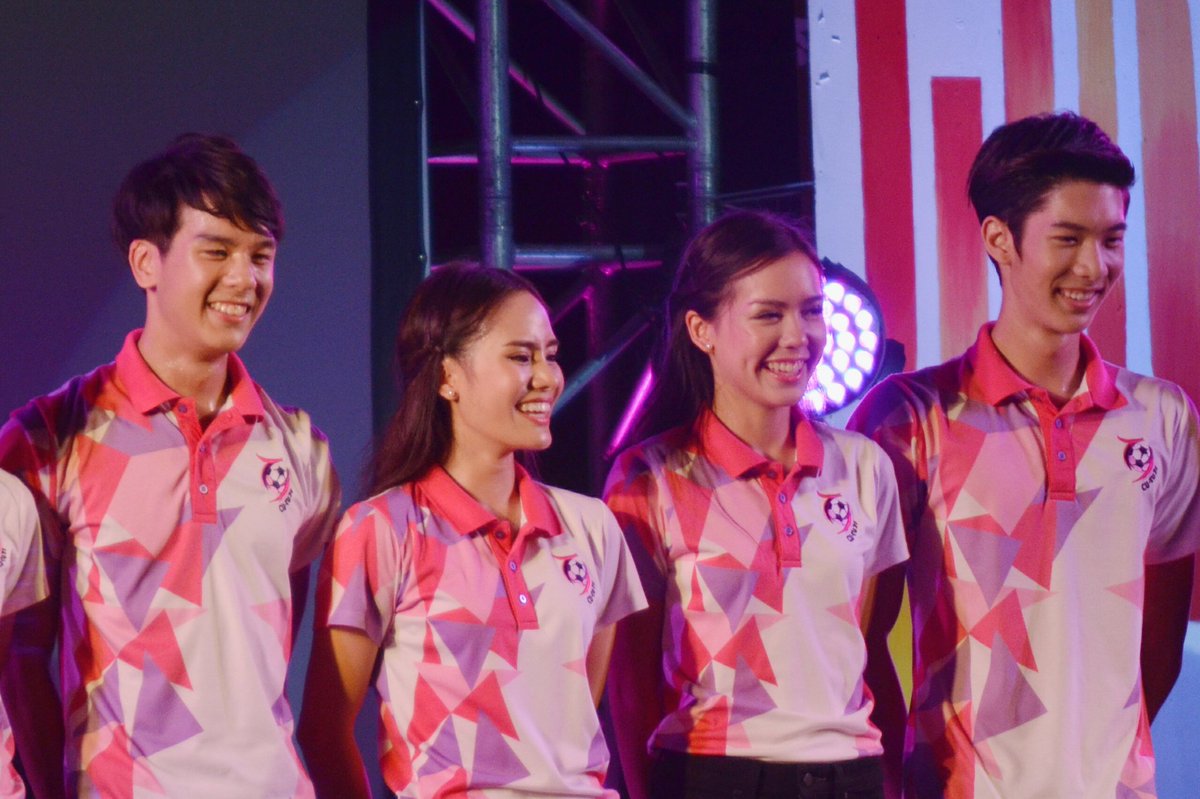 ppisax's tweet photo. ในส่วนของงานเมื่อวานนั้น เลือดเหลืองแดงมันแรงนัก ไม่คิดกบฏเลยจริง ๆ 55555555555555555 #yellowredcountdown https://t.co/956UFDqLUa