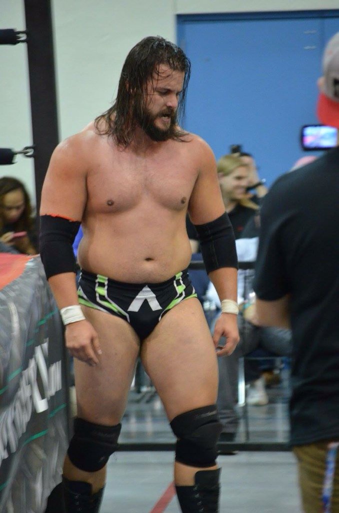 SteveMesa's tweet photo. @Chamberlain_MC went one-on-one with @trentylocks @RONINpw #Ronin9 https://t.co/cdUNIjag4t