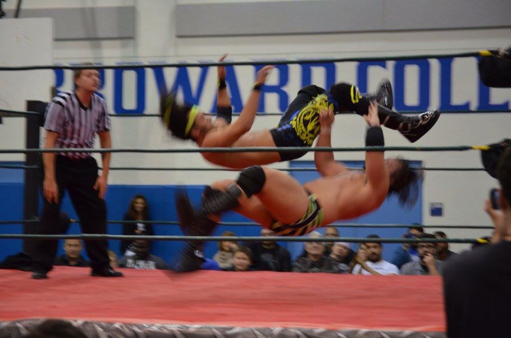 SteveMesa's tweet photo. @trentylocks goes to the air and kicks @Chamberlain_MC in the face @RONINpw #Ronin9 https://t.co/WU4onF0qe4