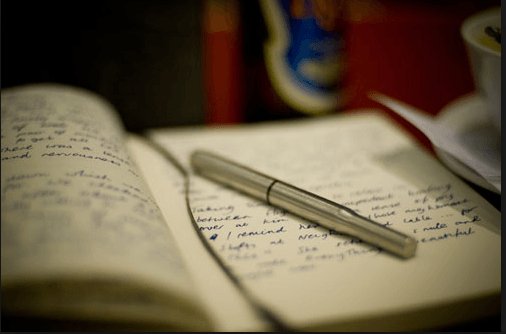 CoachEllie_LA's tweet photo. What I Learned From Re-Reading Five Years’ Worth of My Journals https://t.co/gKwg5XwiTm https://t.co/JMQ9gEgrYt