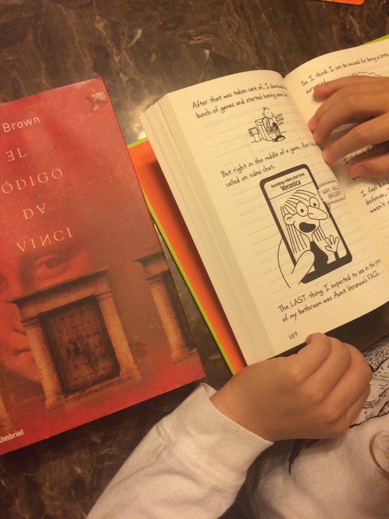 vanessaguzmann's tweet photo. Todo es "predicar con el ejemplo" fomentando #lectura #libros #niños #horadelectura mi #Pipichu eligió el mío 😬📔👌🏻 https://t.co/KqoRu5iMCe