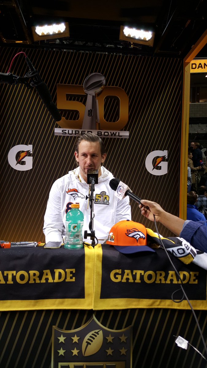 PlaysOfTheWeek's tweet image. Unas fotos de los #Broncos Owen Daniels parece el abuelo de todos.