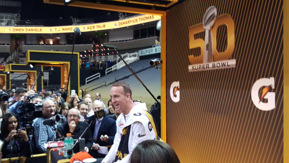 PlaysOfTheWeek's tweet image. Unas fotos de los #Broncos Owen Daniels parece el abuelo de todos.