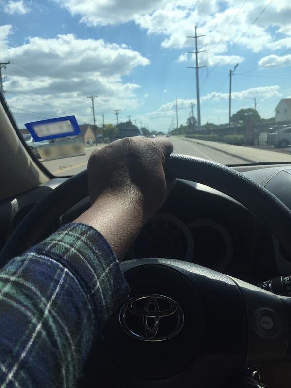 CurvableGod's tweet photo. Left hand is steering the other is gripping ya thigh💀 https://t.co/L1gnuez1Yo