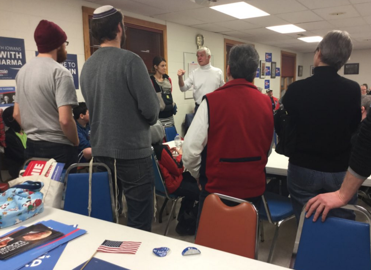 Inicia caucus de Iowa con leves ventajas de Clinton y Cruz - CaLSNAEWkAACVMG