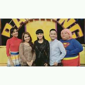fitriiChaca98's tweet image. Teh Rose @aytingnew92 Mamita @juliaperrez koko @ruben_onsu kak #Artika dan #papam At @ranking1ttv
