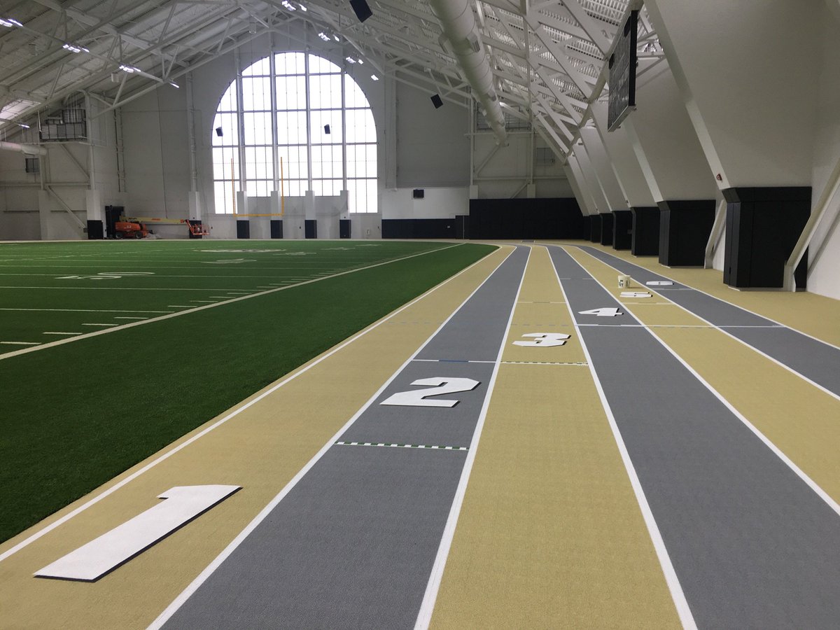 burke400h's tweet image. Snuck in to the new facility today. 4 days until we christen it #Speed