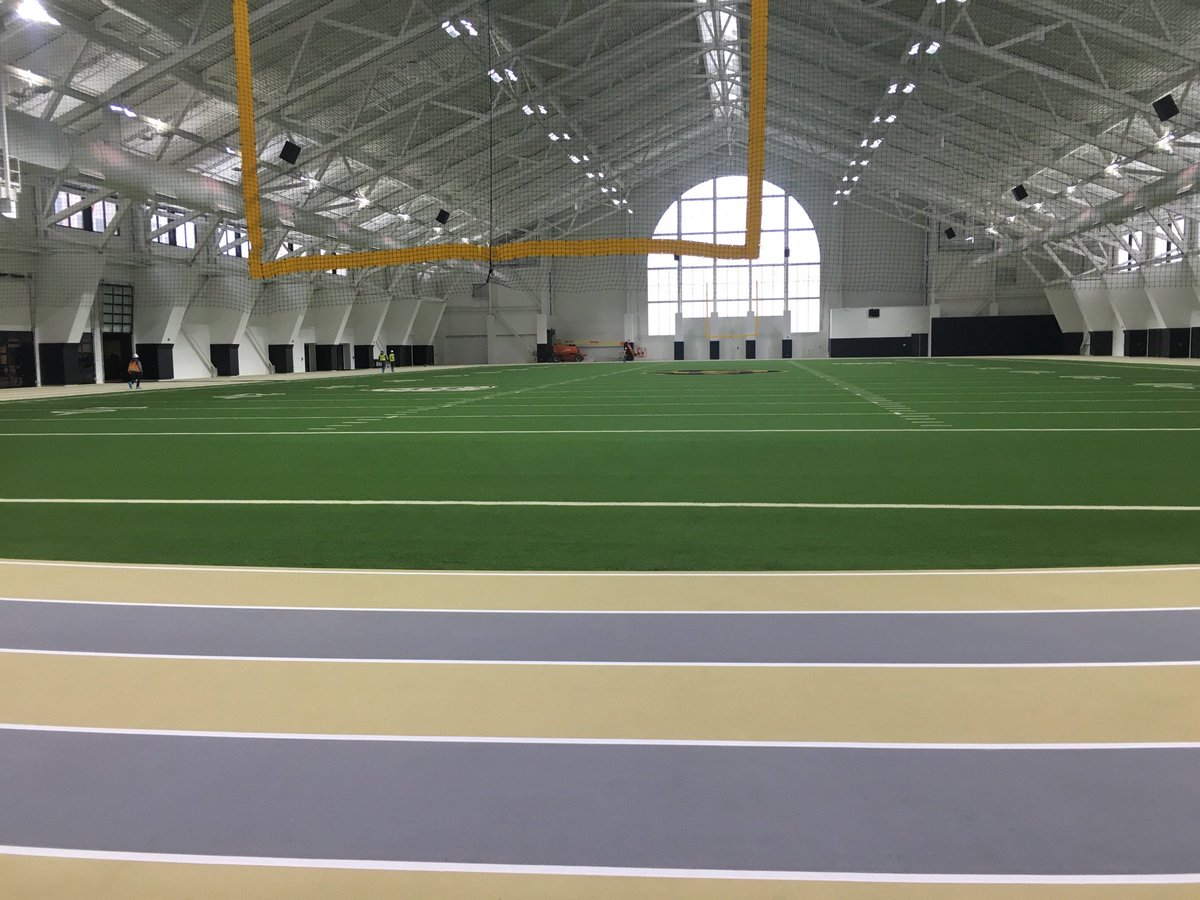 burke400h's tweet image. Snuck in to the new facility today. 4 days until we christen it #Speed