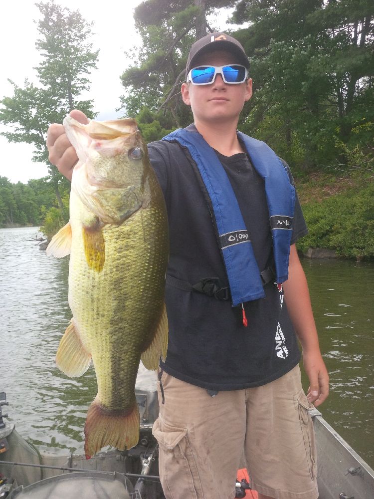 CanuckBassin's tweet photo. @Anglers_Choice #SpeedBug and @LiquidMayhem_ #Crawfish is a beast for big buckets https://t.co/Mqlj1Bqyw6