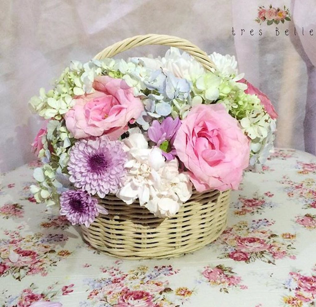 thehebablog's tweet photo. @tresbelle #flower #flowers #roses #pink #purple #flowerbasket #flowerbouquet https://t.co/qT2pfOhbps