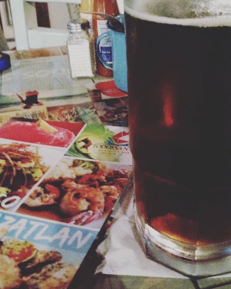 Gamboa_Cesarh's tweet photo. #DOMVSMEX agusto viendo a los a vendados de México https://t.co/ftSpwxxKky