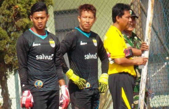 Deden Natsir Siap Perketat Persaingan Kiper Persib vikingofficial.com/deden-natsir-s…