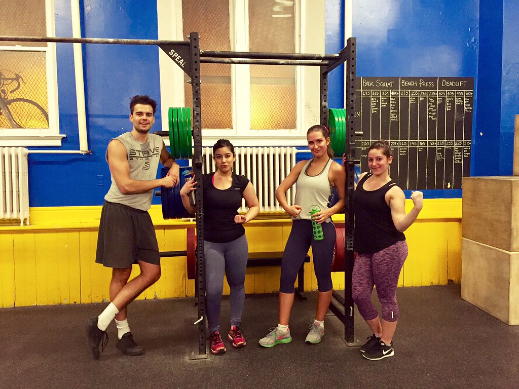BeetsNKale's tweet photo. The whole crew at cross-fit!! 💪🏼💪🏼 Squats #keepsmewell #qmedwellness https://t.co/NNXfnvCPyk