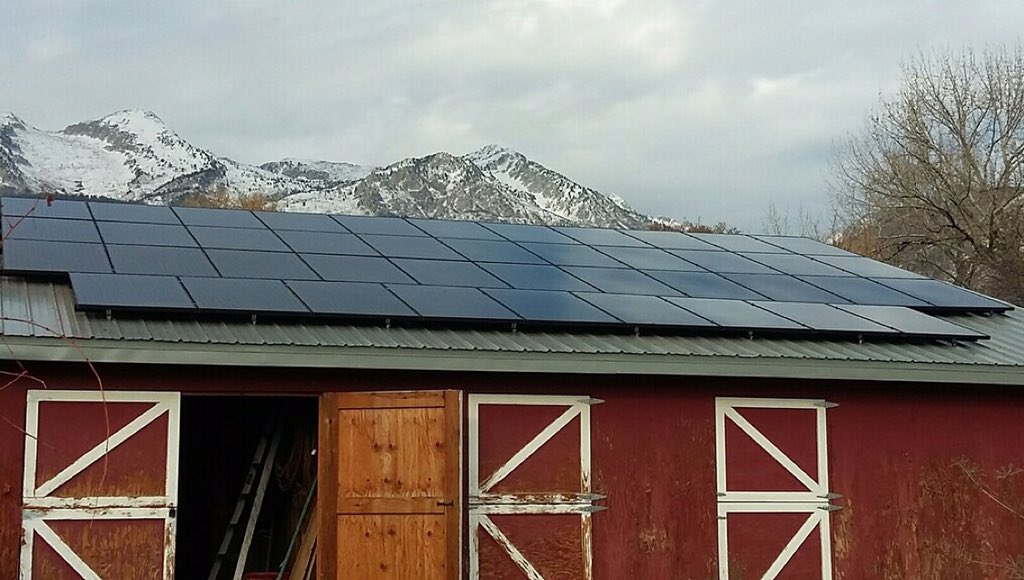 synergypowerpv's tweet photo. One #solararray powering 2 homes. #webuildsolar #solarenergy #AlpineUtah #utah @SnapNrack @SolarEdgePV @SunivaSolar https://t.co/WLplzH0IZL