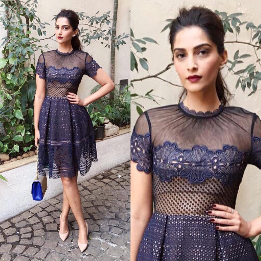 ANTENNAETS's tweet photo. @sonamakapoor promotes #Neerja in style
#FearlessNeerja https://t.co/iWegS6V60s
