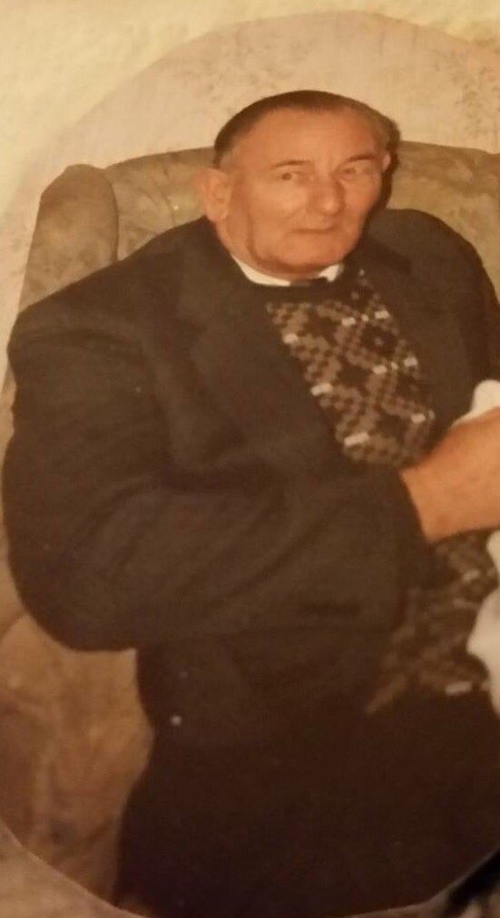 littlenelson16's tweet image. Happy birthday grandad I miss u so much enjoy ur day in heaven, hard working hands &amp;amp;a golden heart layer at rest 💔😭