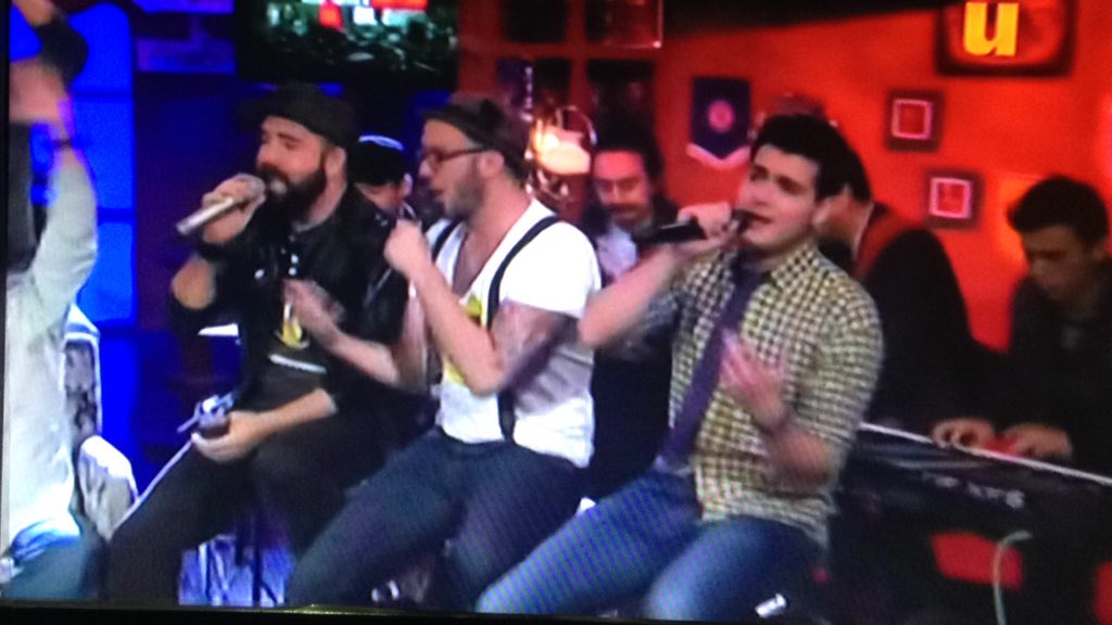 sofiredgalvan's tweet image. ❤️ noches bonitas y escucharlos cantar #VamosAPantuflear @KrlosValdes @Valenpingo @faisirrito @miembrosalaire 👏🏻