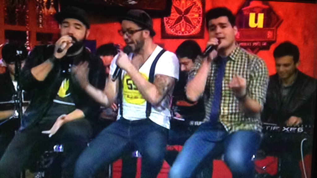 sofiredgalvan's tweet image. ❤️ noches bonitas y escucharlos cantar #VamosAPantuflear @KrlosValdes @Valenpingo @faisirrito @miembrosalaire 👏🏻