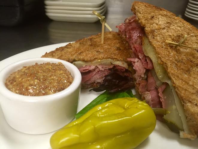 OliversLounge's tweet photo. It's back.....our house~smoked pastrami and it's our lunch special today and tomorrow!! #NOM https://t.co/gvCWKJuJqC
