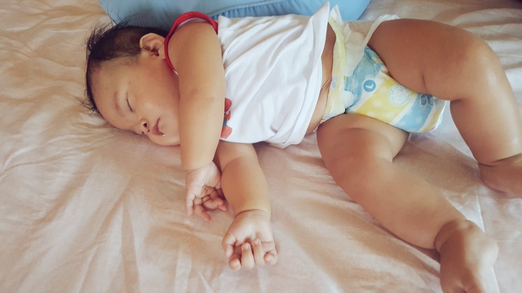 Nicodynn14's tweet photo. @Nicodynn14 biglaan nakatulog. Hahaha https://t.co/siQxVrpv0v