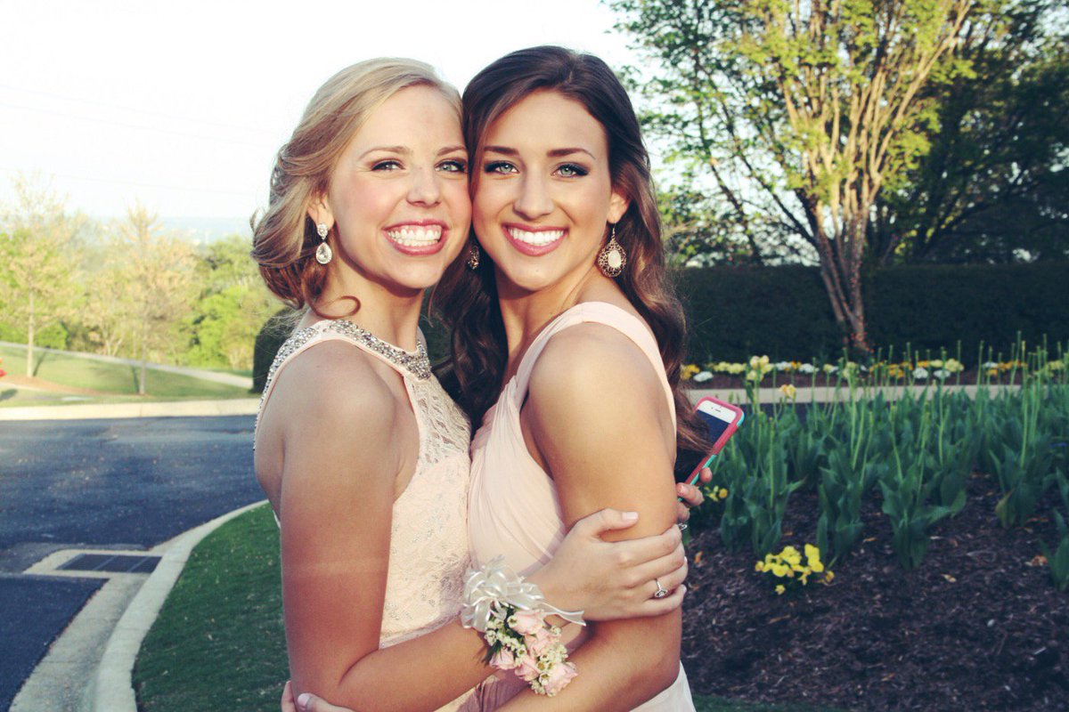 MaddieHenkey's tweet photo. happy birthday to the cutest @lilyrumbley love you bunches💓💓💓 https://t.co/U9q1o2LG6E