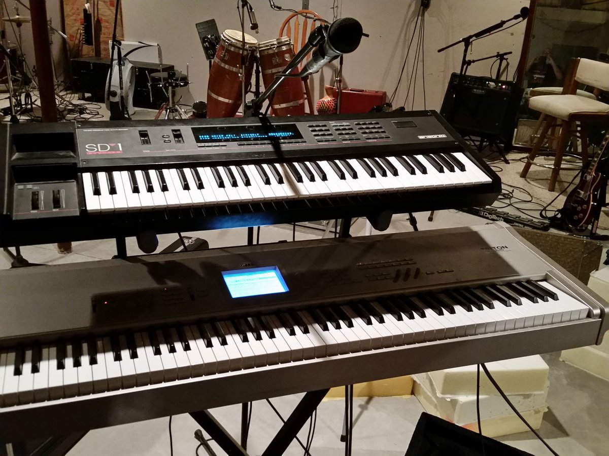 TomRunyan1's tweet photo. Stevie's keyboards https://t.co/kY1q1NOUKh