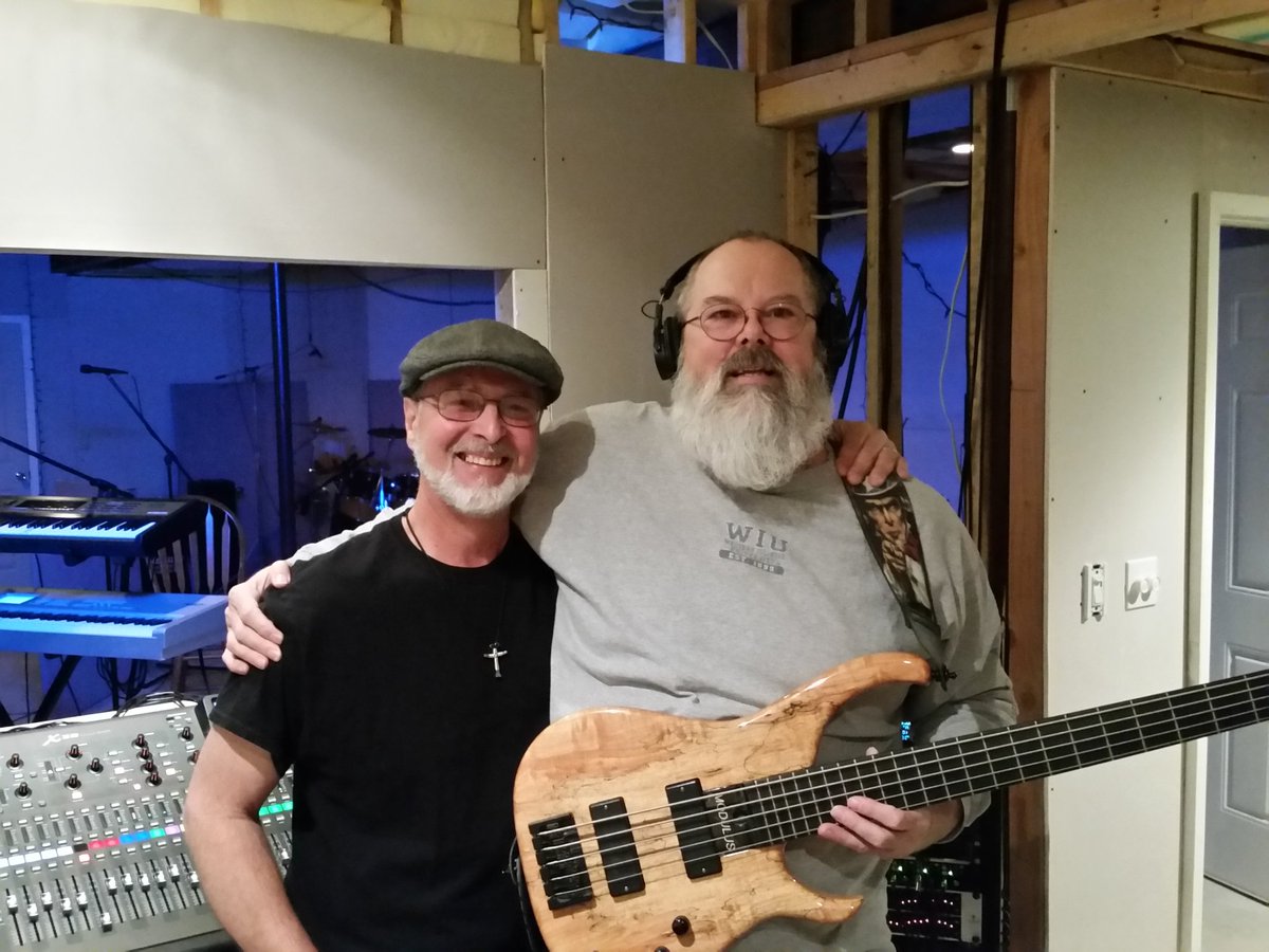 TomRunyan1's tweet photo. Me and Stevie the magic keyboard man https://t.co/HibhEF2j0A