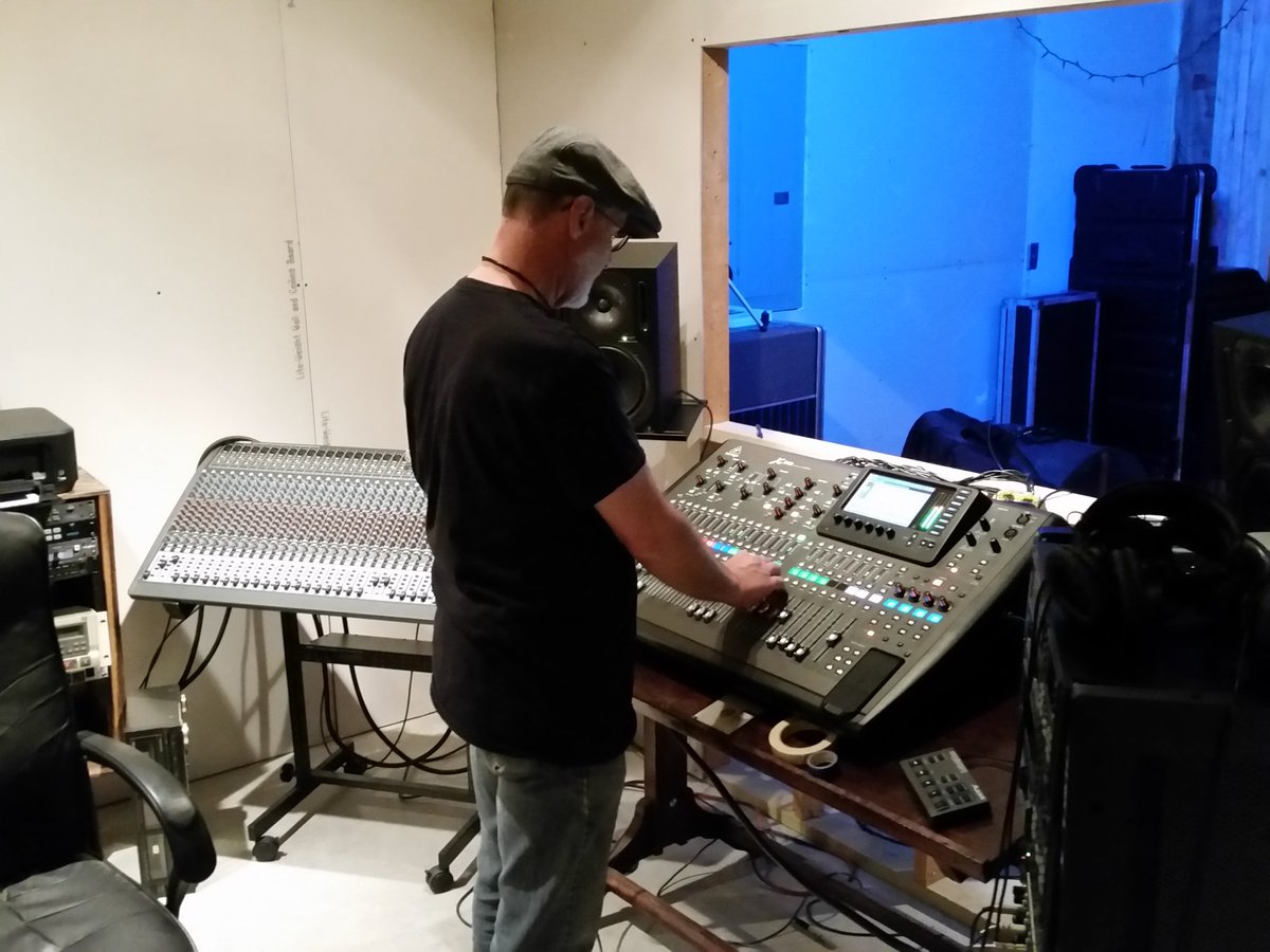 TomRunyan1's tweet photo. Fun times at narrow way studios https://t.co/Sa3pJAKeNC