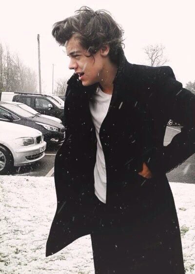 samanthaaparr's tweet photo. happy birthday to this beauty of a boy 💫 who makes my heart ache too much, much love to this bunghole 🎈 #HBHarry https://t.co/gFHlfYuvbx